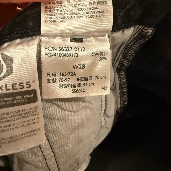 Levi's Dark Denim Women's Shorts - Picture 4 of 4